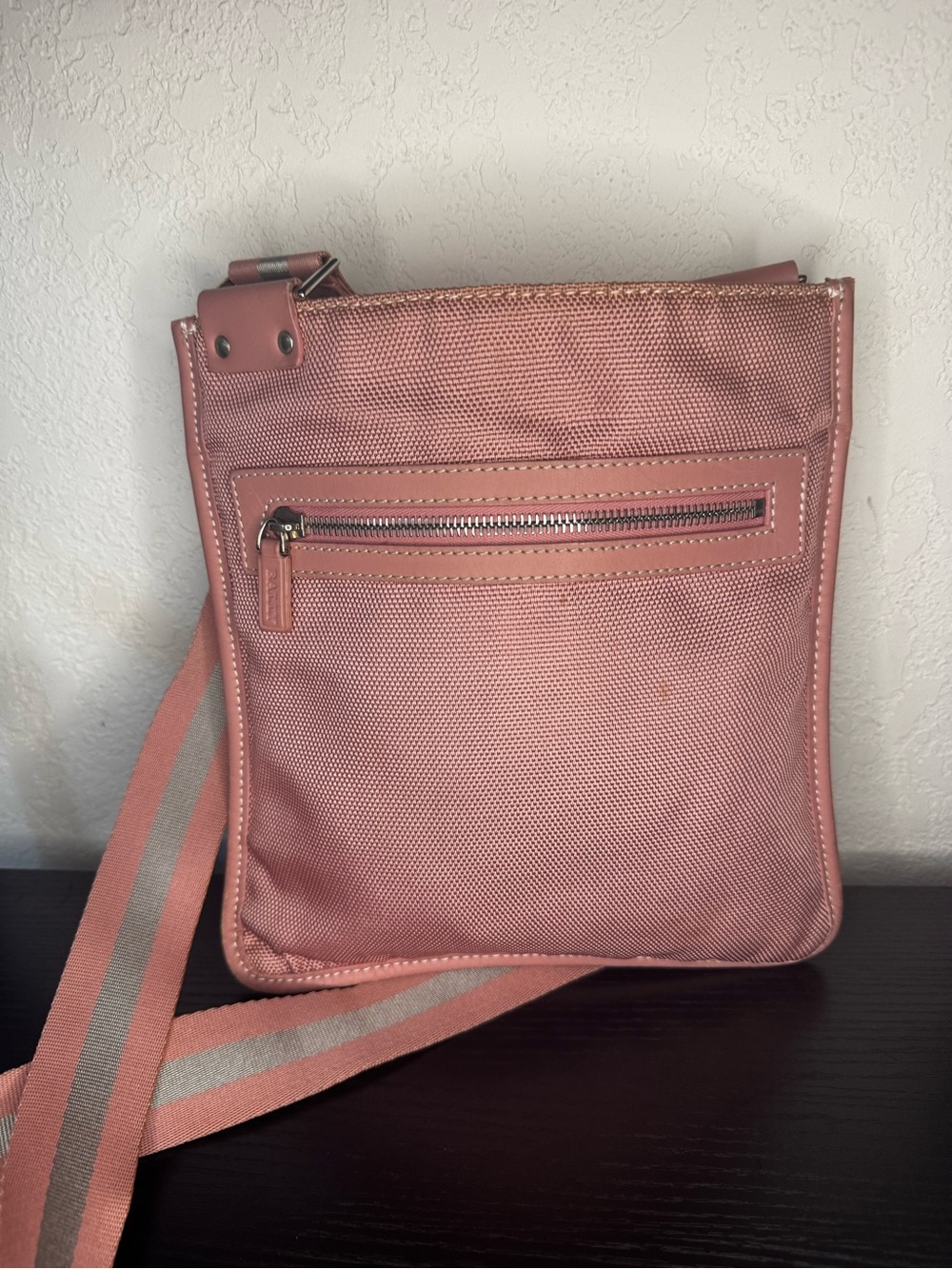 Stylish Bally Rose Pink Crossbody Bag - Lightweight Everyday Shoulder Bag - Picture 6 of 7